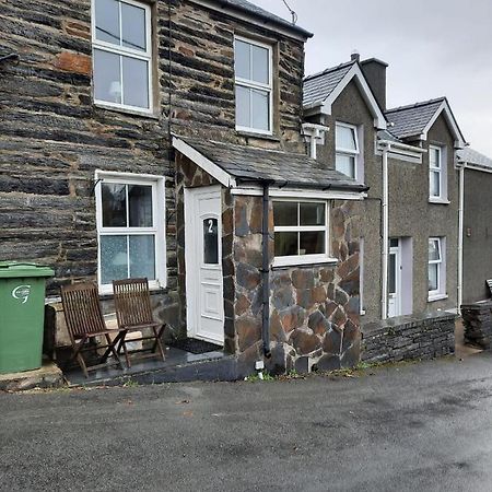 Snowdonia Rock Cottage - Cosy And Pet Friendly Penrhyndeudreath Exterior foto