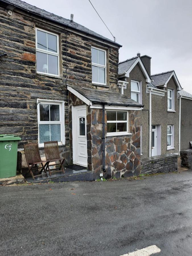 Snowdonia Rock Cottage - Cosy And Pet Friendly Penrhyndeudreath Exterior foto