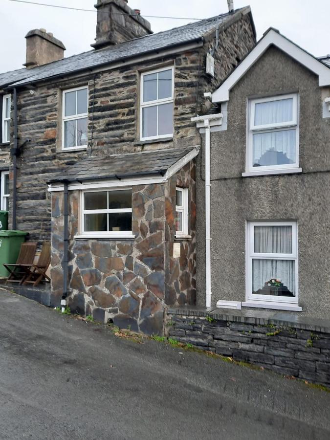 Snowdonia Rock Cottage - Cosy And Pet Friendly Penrhyndeudreath Exterior foto