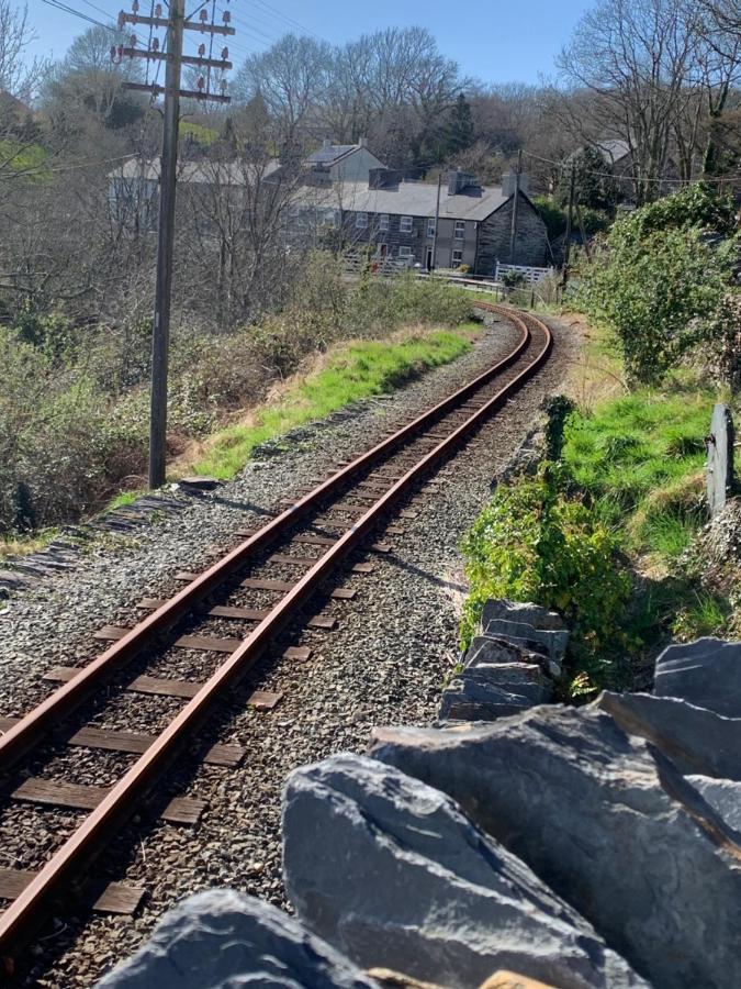 Snowdonia Rock Cottage - Cosy And Pet Friendly Penrhyndeudreath Exterior foto